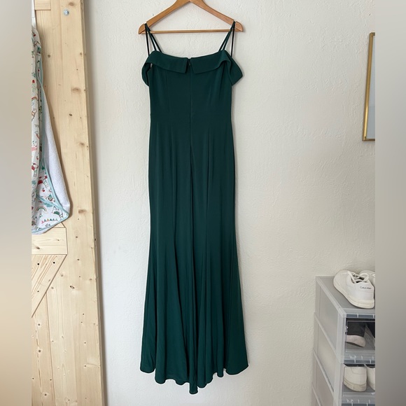 Avery Off the Shoulder Green Gown Woman’s Size 10 - Picture 4 of 10